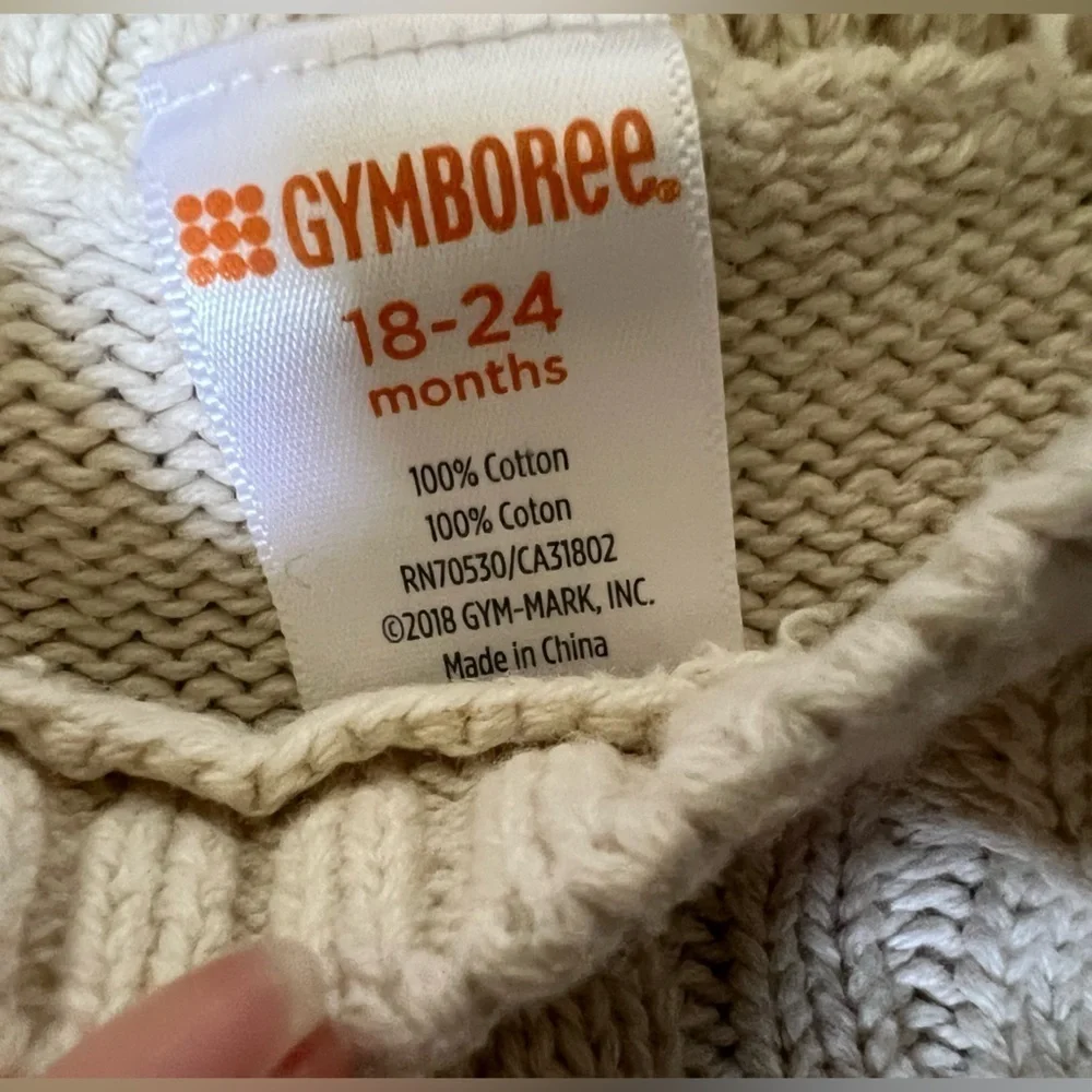 2 cable-knit sweaters 12months (blue) & 18 months (white) Gap & Gymboree